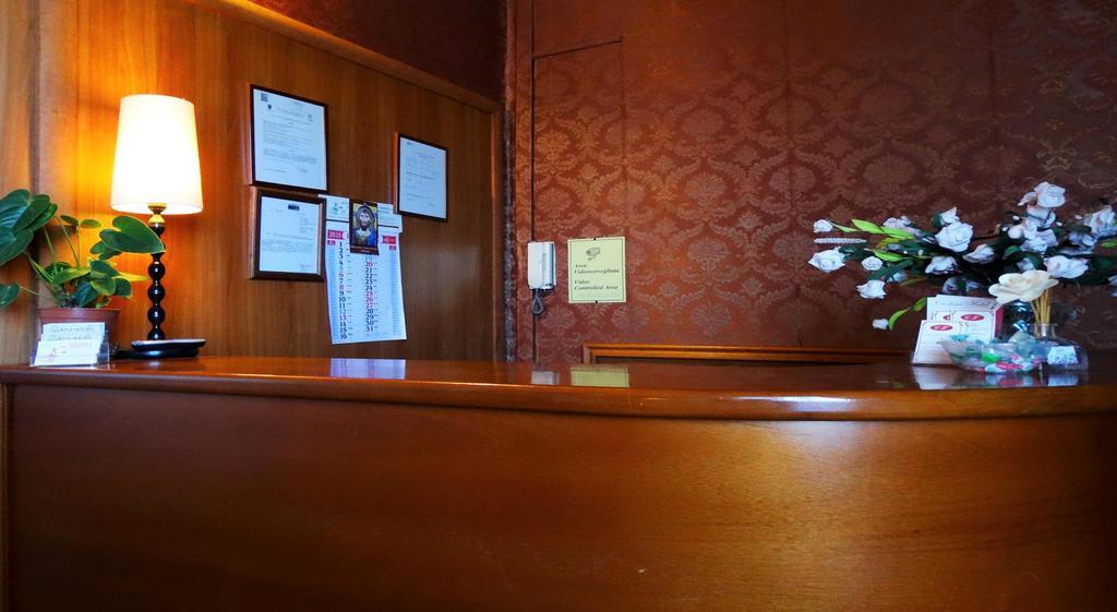 Hotel Cristina Рим Экстерьер фото